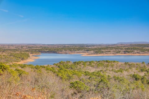 Scenic Overlook - Luxe Greers Ferry Hideaway! House in Fairfield Bay
