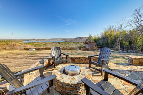 Scenic Overlook - Luxe Greers Ferry Hideaway! House in Fairfield Bay