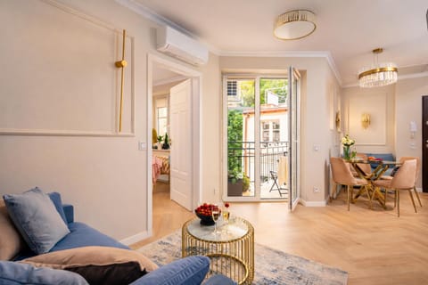 TV and multimedia, Coffee/tea facilities, View (from property/room), Balcony/Terrace, Living room, Seating area, Dining area, Garden view, heating, internet, soundproof, air conditioner