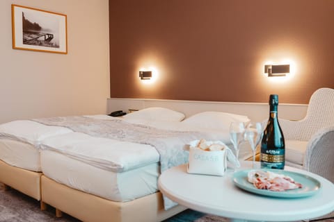 Bed, Living room, Bedroom