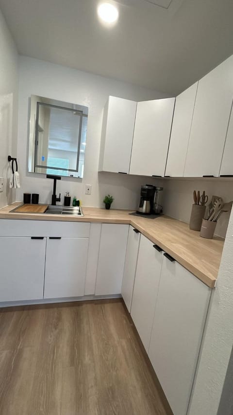 #3 Hygge Hus Hotel - King Suite Connectable House in Andrews