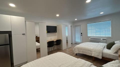 #4 Hygge Hus Hotel - Double Room Suite Connectable House in Andrews