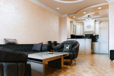 Kitchen or kitchenette, Seating area, minibar