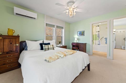 Downtown Bellaire Riverfront Loft w Deck Apartment in Bellaire