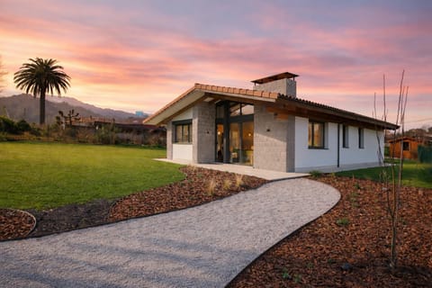 Property building, Facade/entrance, Garden, Garden view