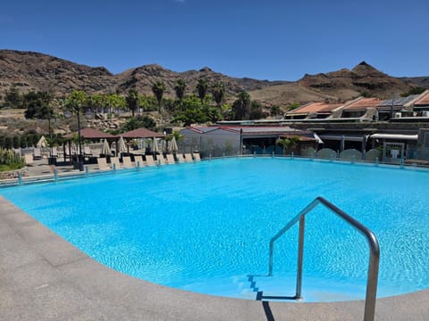 Natural landscape, Mountain view, Pool view, Swimming pool, sunbed