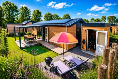Property building, Patio, Spring, Garden, Garden view, sunbed