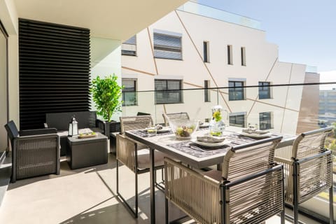 Balcony/Terrace, Swimming pool, Breakfast