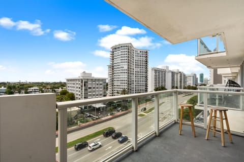 View (from property/room), Balcony/Terrace, City view
