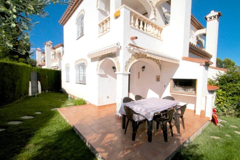 Facade/entrance, Garden, Balcony/Terrace