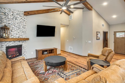 Hike and Fish Group Getaway with Hot Tub in Bailey! House in Bailey