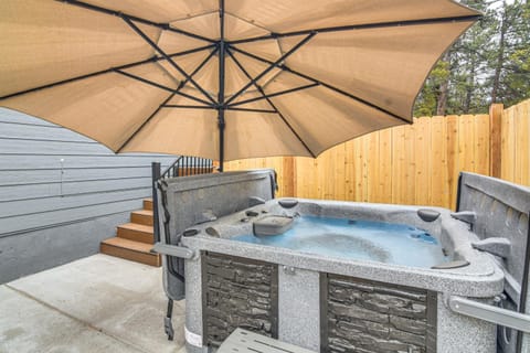 Hike and Fish Group Getaway with Hot Tub in Bailey! House in Bailey