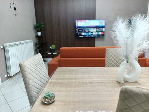 Communal lounge/ TV room, TV and multimedia, Living room, Seating area, Evening entertainment, internet