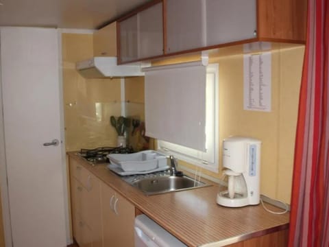 Mobil Home à Junas, 24m², 2 Chambres, Jardin Privé - API-1-52-1828 Campground/ 
RV Resort in Aubais