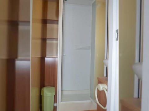 Mobil Home à Junas, 24m², 2 Chambres, Jardin Privé - API-1-52-1828 Campground/ 
RV Resort in Aubais