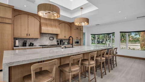 Luxury 6br Palm Springs Retreat with Private Pool & Spa House in Palm Springs