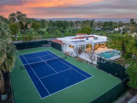 Luxury 6br Palm Springs Retreat with Private Pool & Spa House in Palm Springs