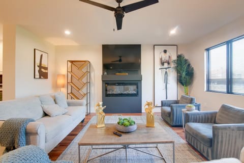 Walk to FedEx Forum! Luxe Townhome with Rooftop Deck House in Memphis