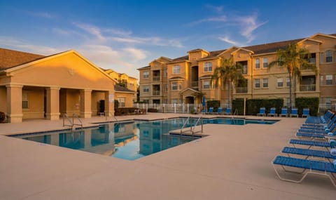 Property building, Swimming pool, sunbed