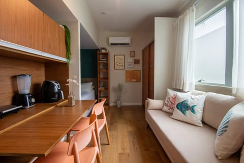Bed, Living room, Photo of the whole room, air conditioner