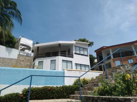 Calm, beautiful, beach house in Acapulco, perfect for long-stays House in Acapulco