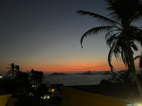 Calm, beautiful, beach house in Acapulco, perfect for long-stays House in Acapulco