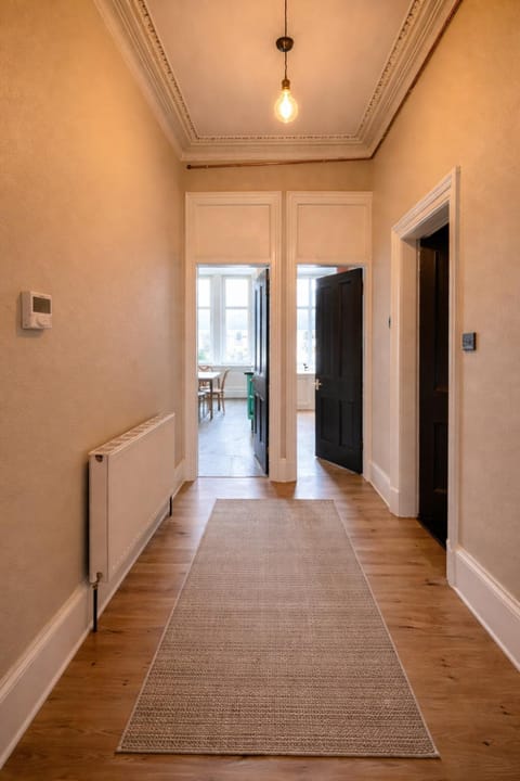 Contractors and Guests Grand 3 Bedroom Central Free Parking Fully equipped Apartment in Glasgow