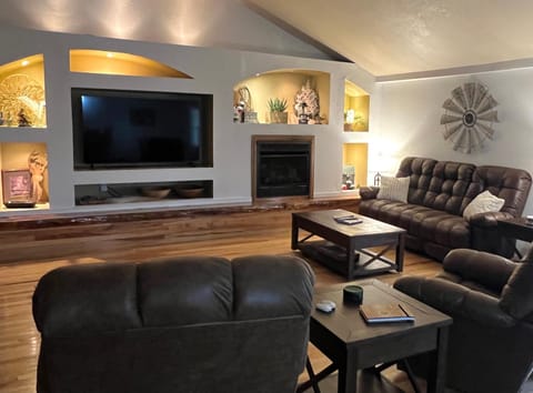 Winding Woods Lodge House in Tom Township