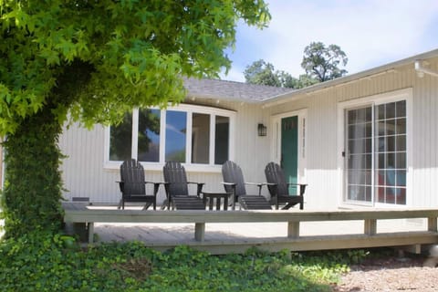 Hilltop Haven - Scenic Getaway Near Top Wineries House in Kenwood