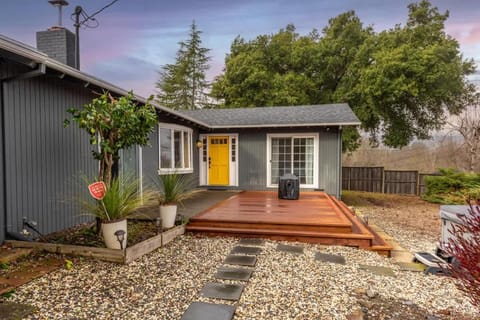 Hilltop Haven - Scenic Getaway Near Top Wineries House in Kenwood