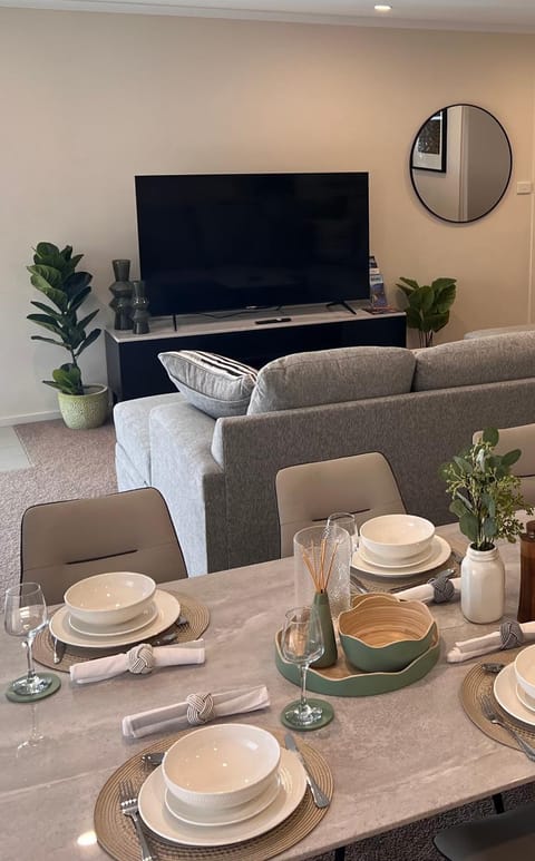 Communal lounge/ TV room, TV and multimedia, Living room, Seating area, Dining area, Evening entertainment