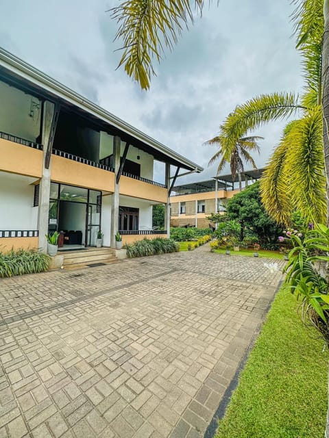 Property building, Spring, Day, Garden, Garden view