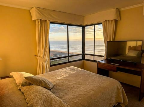 Bed, TV and multimedia, Bedroom, Sea view