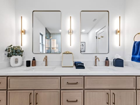 Amelia's Corner Game Room Fire Pit Hot Tub House in Keller