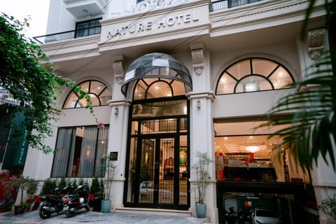 Property building, Facade/entrance, Day