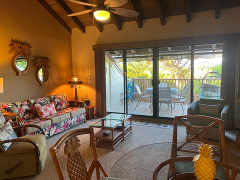 NEW LISTING Maui Kamaole B-206 A/C Tropical Garden View, Full A/C, Across Kamaole Bch III Apartment in Wailea