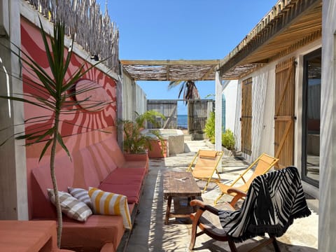 Patio, Living room