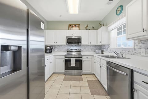 Tide N Tee Resort Condo w Mega Pool Near Beach House in North Myrtle Beach