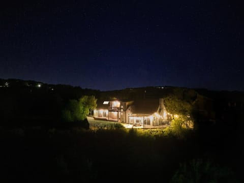 Friends & Family Favorite! Views House in Lake Travis