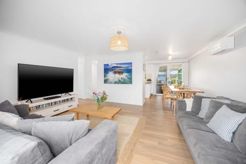 Communal lounge/ TV room, TV and multimedia, Seating area