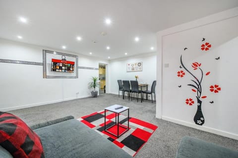 TV and multimedia, Living room, Seating area, Dining area