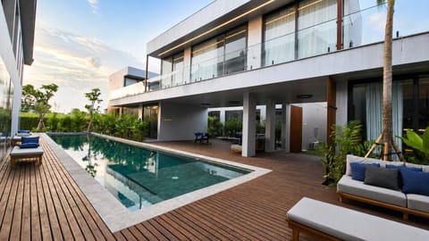 Property building, Swimming pool, Swimming pool