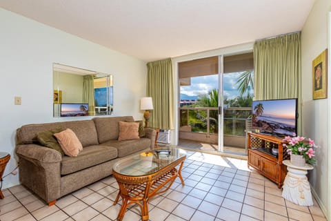 NEW LISTING Maui Banyan #H-405 Partial Ocean View, Great Location, Near Kam II Beach Apartment in Wailea