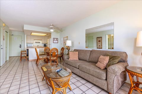 NEW LISTING Maui Banyan #H-405 Partial Ocean View, Great Location, Near Kam II Beach Apartment in Wailea