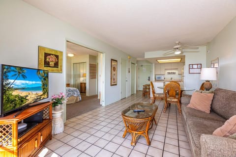 NEW LISTING Maui Banyan #H-405 Partial Ocean View, Great Location, Near Kam II Beach Apartment in Wailea