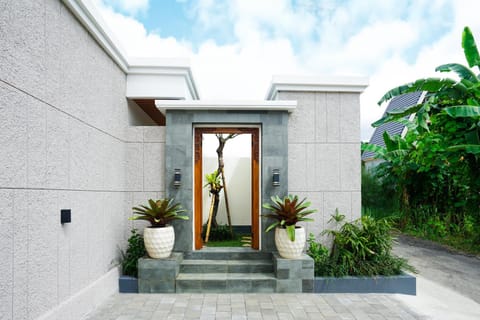 Property building, Facade/entrance