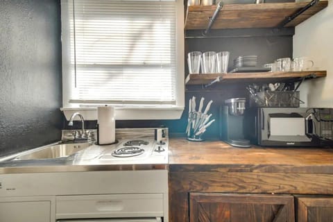 Tranquil Ozarks Studio Retreat with Woodland Views, Near Fishing, Hiking & Gentry, AR House in Arkansas