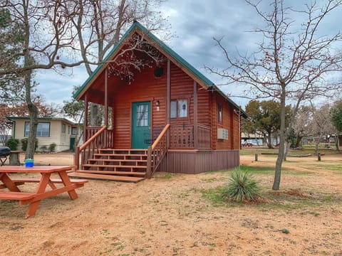 Unwind at Lake Buchanan: Charming Cabin, Panoramic Views, Outdoor Activities & Vineyards in Texas Cabin in Lake Buchanan