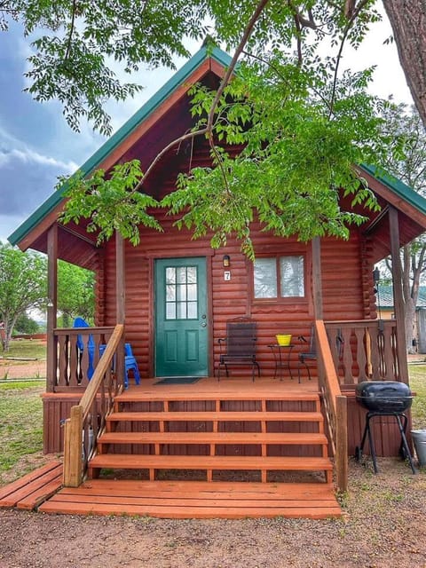 Peaceful Lakefront Cabin with Loft, Beach Access & Sunset Views in Buchanan Dam, Texas Cabin in Lake Buchanan