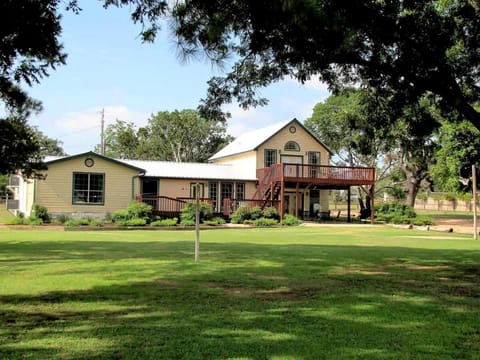 Spacious Lakefront Home with Beach Access and Sports Courts for Fun-Filled stays in Buchanan Dam, Texas House in Lake Buchanan